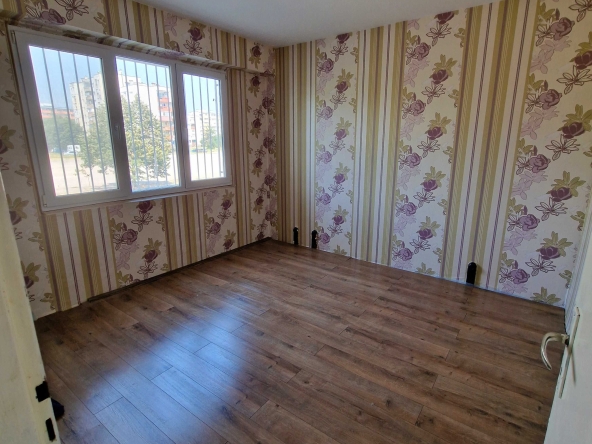 Дава се под наем Четиристаен апартамент в Димитровград - 86 кв.м за 56100 € - Снимка #1