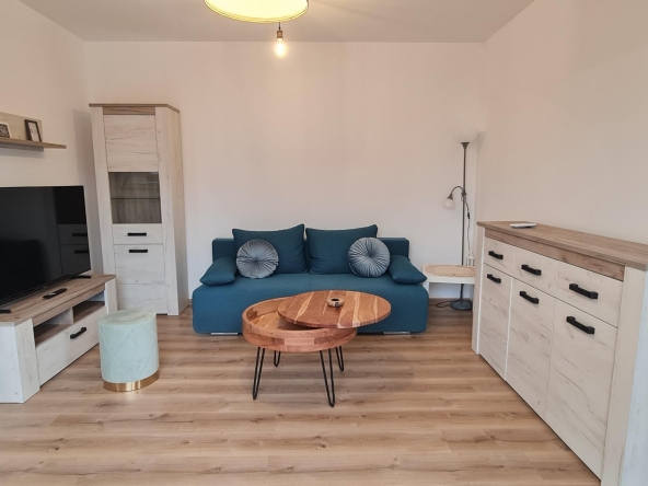 Дава се под наем Тристаен апартамент в Пловдив, Младежки Хълм - 95 кв.м за 612 € - Снимка #1