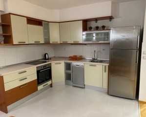 Дава се под наем Тристаен апартамент в Пловдив, Център - 89 кв.м за 375 € - Снимка #1