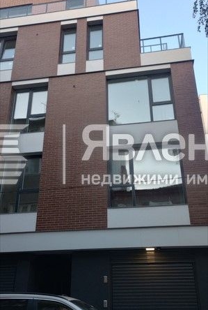 Тристаен апартамент в Бургас, Център - 118 кв.м за 2628 €/кв.м - Снимка #1