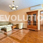 Дава се под наем Тристаен апартамент в София, Изток - 98 кв.м за 900 € - Снимка #1