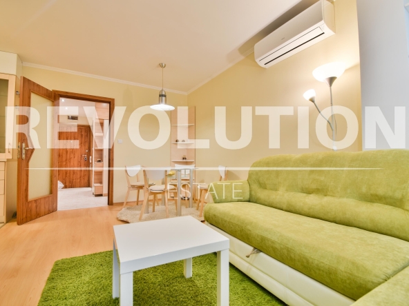 Дава се под наем Тристаен апартамент в София, Стрелбище - 80 кв.м за 690 € - Снимка #1