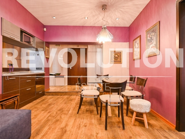 Дава се под наем Тристаен апартамент в София, Център - 96 кв.м за 1500 € - Снимка #1