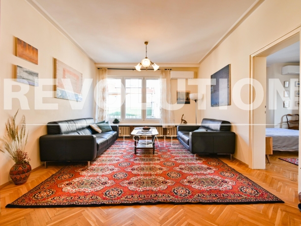 Дава се под наем Тристаен апартамент в София, Център - 135 кв.м за 1100 € - Снимка #1