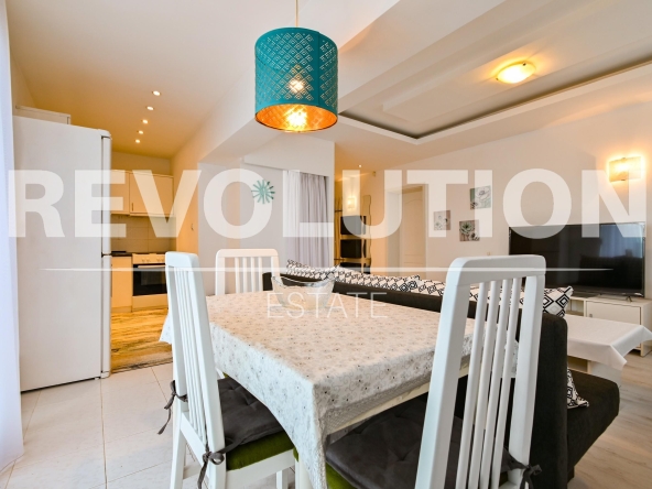 Дава се под наем Двустаен апартамент в София, Гоце Делчев - 90 кв.м за 750 € - Снимка #1