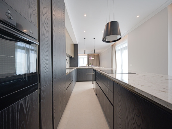 Дава се под наем Къща в София, Драгалевци - 309 кв.м за 5000 € - Снимка #1