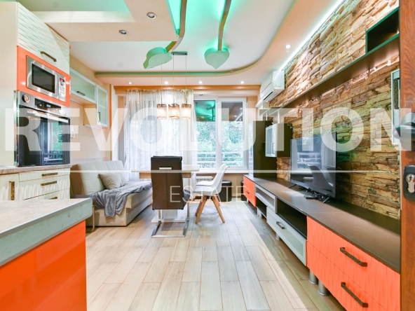 Дава се под наем Тристаен апартамент в София, Младост 1 - 87 кв.м за 1000 € - Снимка #1