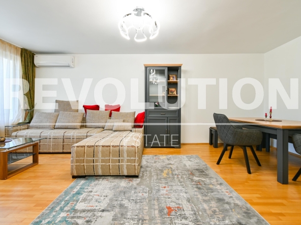 Дава се под наем Тристаен апартамент в София, Лозенец - 95 кв.м за 1000 € - Снимка #1