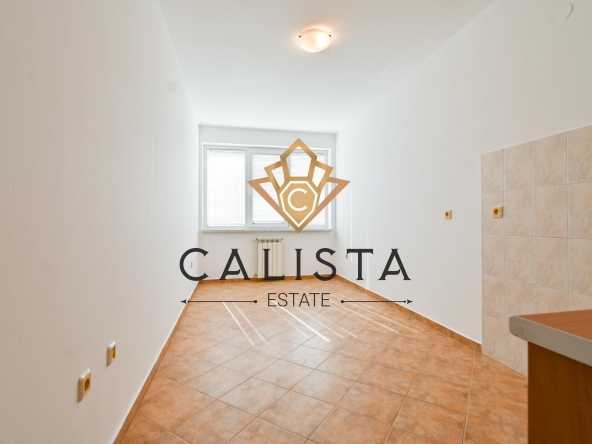 Дава се под наем Тристаен апартамент в София, Център - 70 кв.м за 560 € - Снимка #1
