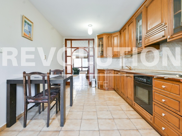 Двустаен апартамент в София, Хладилника - 100 кв.м за 3390 €/кв.м - Снимка #1