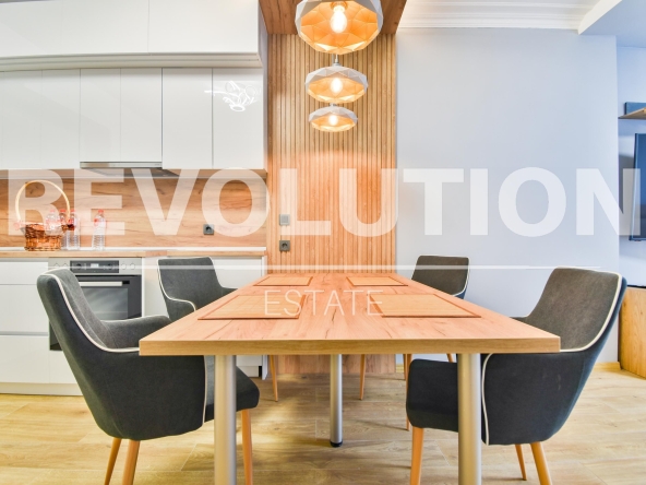 Дава се под наем Тристаен апартамент в София, Център - 90 кв.м за 2000 € - Снимка #1