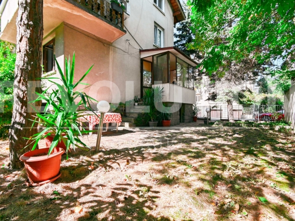 Етаж от къща в София, Изток - 60 кв.м за 6000 €/кв.м - Снимка #1