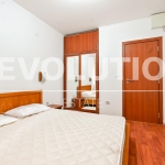 Дава се под наем Двустаен апартамент в София, Оборище - 60 кв.м за 660 € - Снимка #1