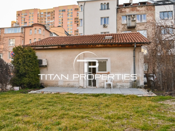 Дава се под наем Къща в София, Център - 150 кв.м за 1400 € - Снимка #1