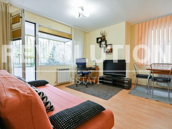 Дава се под наем Двустаен апартамент в София, Център - 60 кв.м за 715 € - Снимка #1