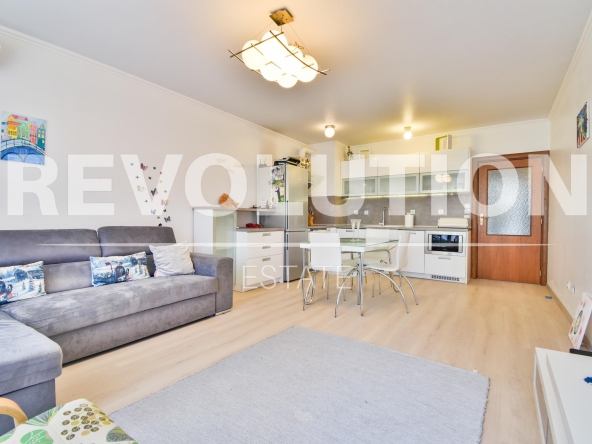 Дава се под наем Тристаен апартамент в София, Зона Б-5 - 90 кв.м за 997.05 € - Снимка #1