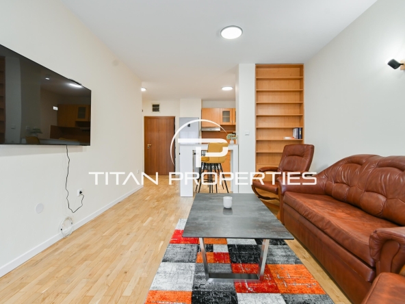 Дава се под наем Двустаен апартамент в София, Център - 60 кв.м за 648.21 € - Снимка #1