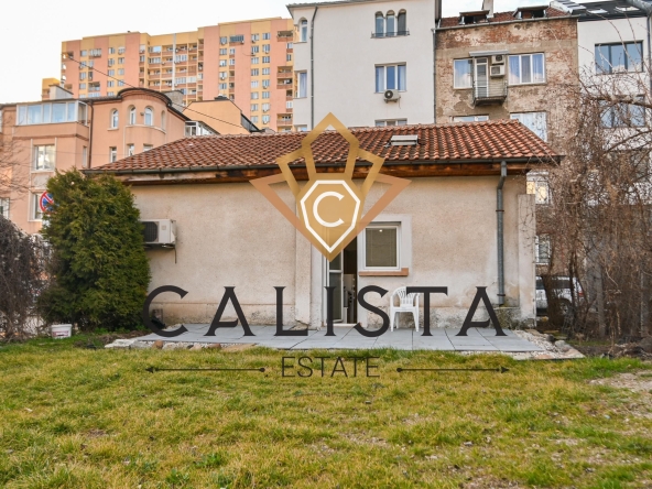 Дава се под наем Къща в София, Център - 150 кв.м за 1450 € - Снимка #1