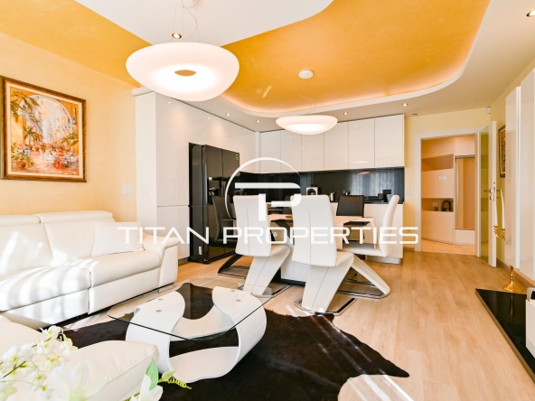 Дава се под наем Тристаен апартамент в София, Център - 119 кв.м за 1136.79 € - Снимка #1