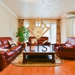 Дава се под наем Тристаен апартамент в София, Витоша - 130 кв.м за 980 € - Снимка #1