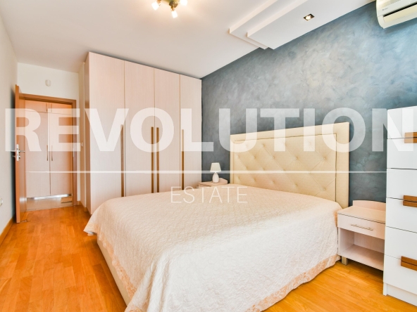 Дава се под наем Многостаен апартамент в София, Иван Вазов - 200 кв.м за 1980 € - Снимка #1