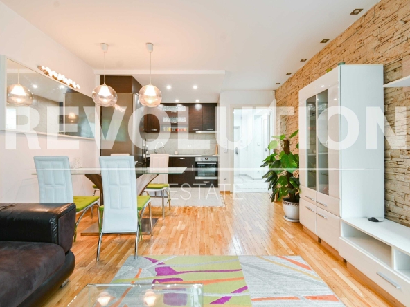 Тристаен апартамент в София, Изгрев - 90 кв.м за 1508 €/кв.м - Снимка #1