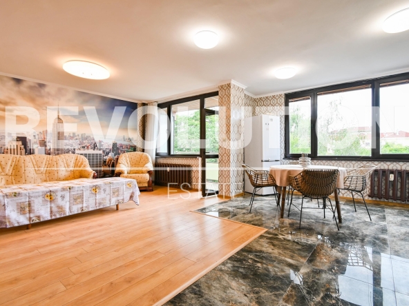 Дава се под наем Тристаен апартамент в София, Център - 104 кв.м за 718.08 € - Снимка #1