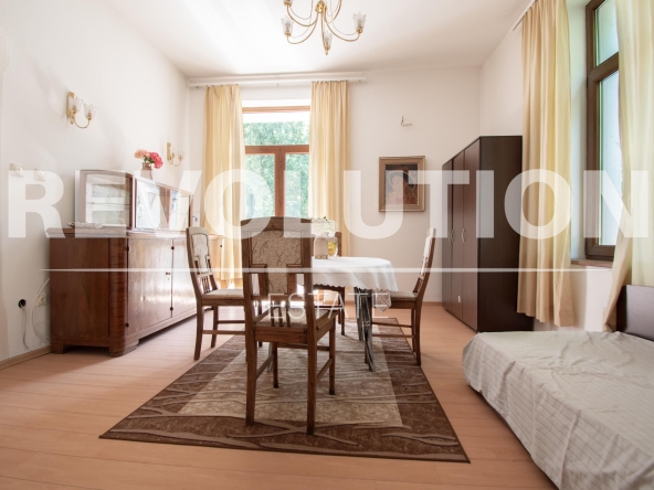 Дава се под наем Тристаен апартамент в София, Център - 106 кв.м за 897.6 € - Снимка #1