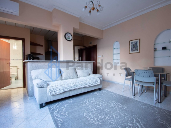 Дава се под наем Тристаен апартамент в София, Център - 100 кв.м за 612 € - Снимка #1