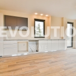 Дава се под наем Четиристаен апартамент в София, Изток - 100 кв.м за 1500 € - Снимка #1