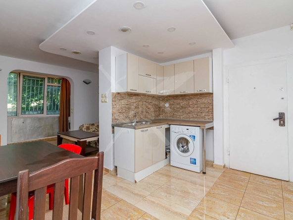 Тристаен апартамент в София, Света Троица - 88 кв.м за 2046 €/кв.м - Снимка #1