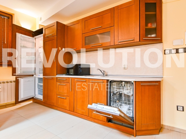 Дава се под наем Многостаен апартамент в София, Център - 135 кв.м за 875 € - Снимка #1