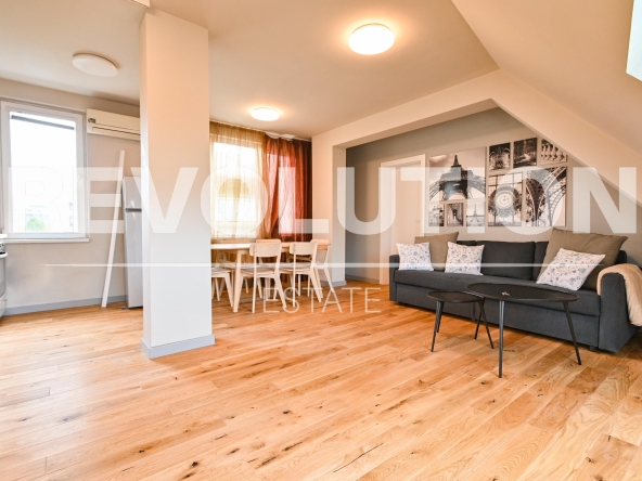 Дава се под наем Тристаен апартамент в София, Младост 4 - 120 кв.м за 900 € - Снимка #1