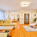 Дава се под наем Къща в София, Надежда 2 - 300 кв.м за 1500 € - Снимка #1