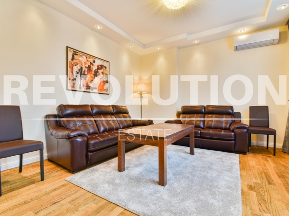 Дава се под наем Тристаен апартамент в София, Център - 110 кв.м за 1450 € - Снимка #1