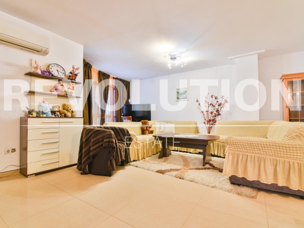 Дава се под наем Двустаен апартамент в София, Горна баня - 80 кв.м за 450 € - Снимка #1