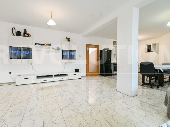 Тристаен апартамент в София, Надежда 2 - 130 кв.м за 2405 €/кв.м - Снимка #1