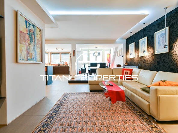 Дава се под наем Тристаен апартамент в София, Център - 200 кв.м за 2000 € - Снимка #1