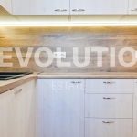 Дава се под наем Тристаен апартамент в София, Център - 80 кв.м за 900 € - Снимка #1