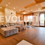 Дава се под наем Четиристаен апартамент в София, Витоша - 300 кв.м за 1900 € - Снимка #1