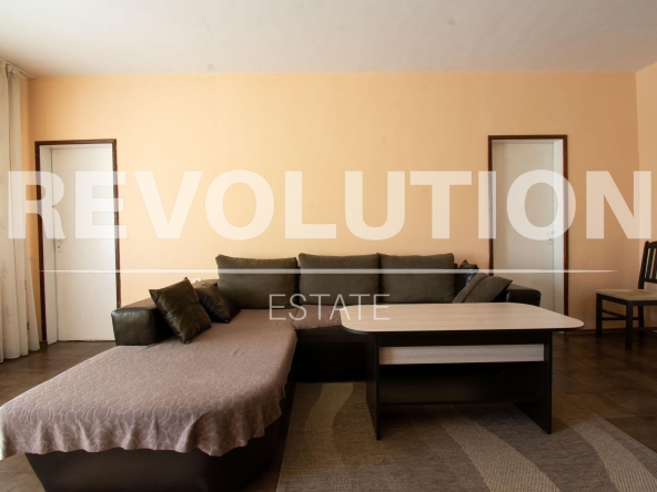 Дава се под наем Тристаен апартамент в София, Младост 4 - 105 кв.м за 650 € - Снимка #1