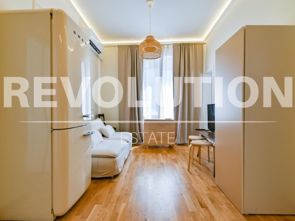 Дава се под наем Тристаен апартамент в София, Център - 55 кв.м за 860 € - Снимка #1