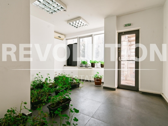 Дава се под наем Офис в София, Манастирски ливади - 200 кв.м за 1580 € - Снимка #1