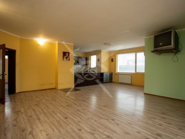 Къща в с. Мрамор, Област София-град - 380 кв.м за 1050 €/кв.м - Снимка #1