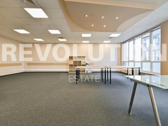 Дава се под наем Офис в София, Младост 4 - 144 кв.м за 1600 € - Снимка #1