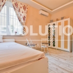 Дава се под наем Тристаен апартамент в София, Център - 70 кв.м за 800 € - Снимка #1