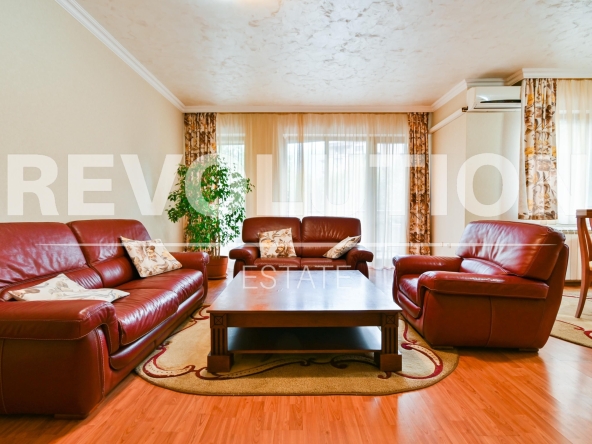 Дава се под наем Тристаен апартамент в София, Витоша - 130 кв.м за 980 € - Снимка #1