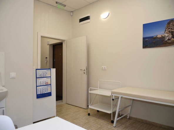 Дава се под наем Офис в София, Център - 20 кв.м за 348.84 € - Снимка #1