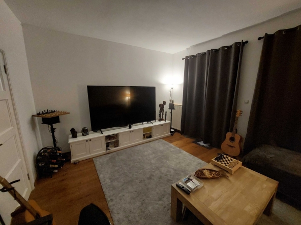 Дава се под наем Двустаен апартамент в София, Център - 60 кв.м за 402.9 € - Снимка #1