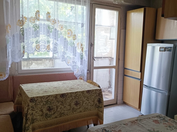 Тристаен апартамент в Карнобат - 80 кв.м за 863 €/кв.м - Снимка #1